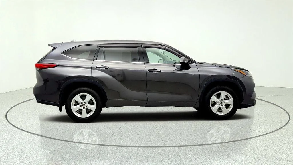 Used 2021 Magnetic Gray Metallic Toyota LE AWD image 4