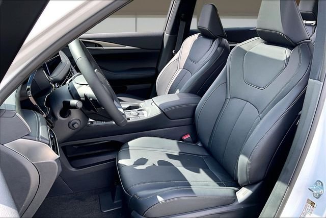 New 2027 RADIANT WHITE INFINITI LUXE image 24