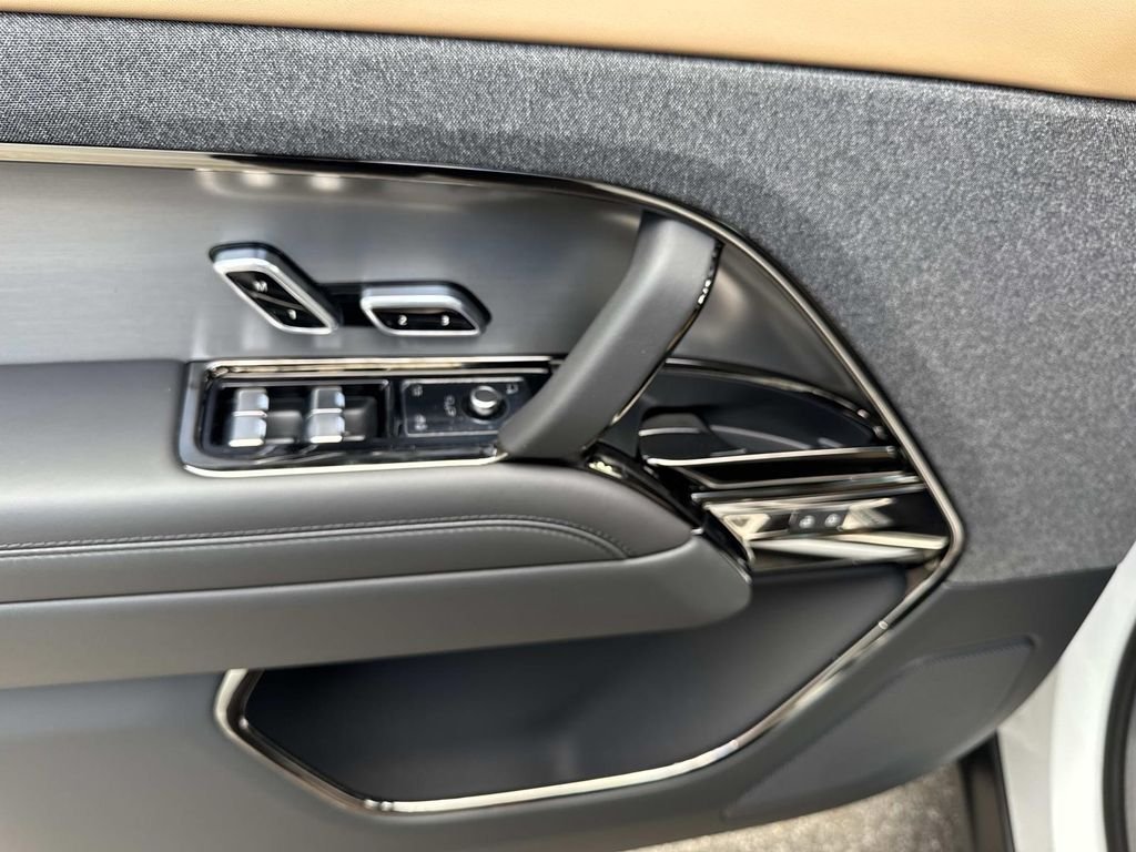 New 2026 Fuji White Land Rover Dynamic SE image 19