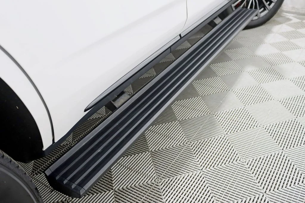 Used 2024 White Cadillac V-Series image 13