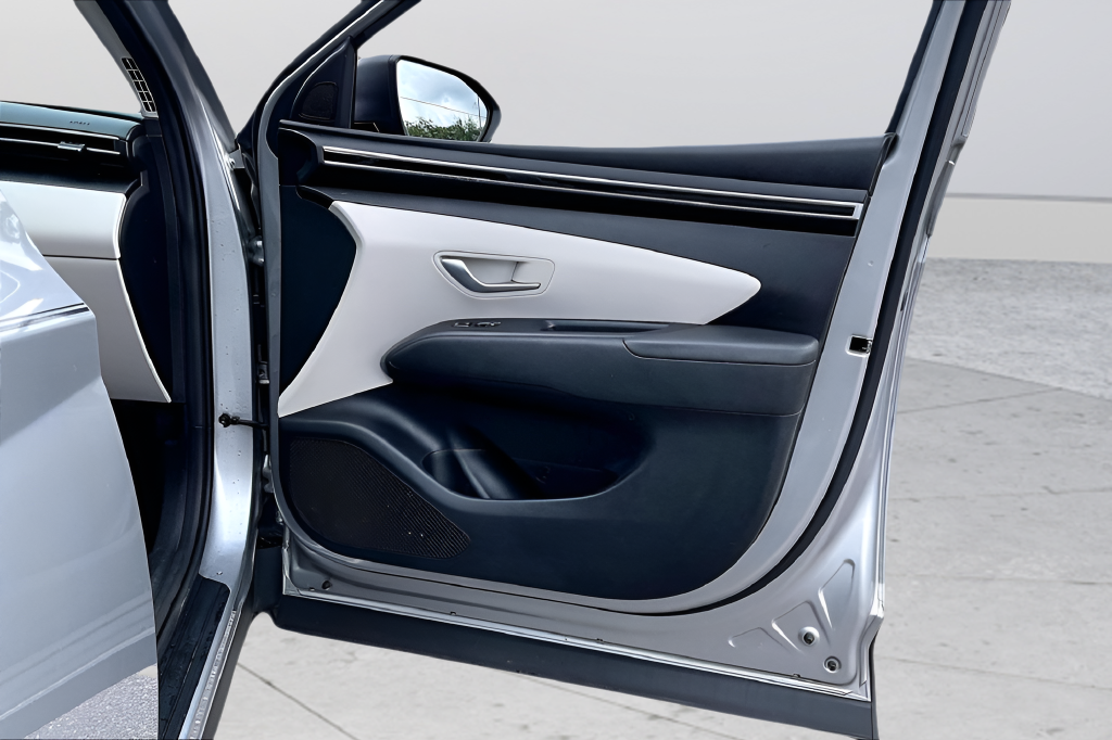 Used 2022 Silver Hyundai SEL image 28