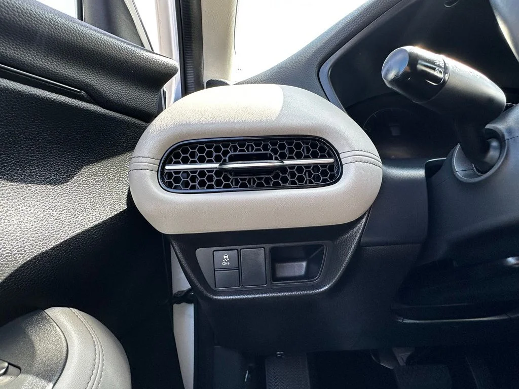 Used 2025 White Honda EX-L image 27