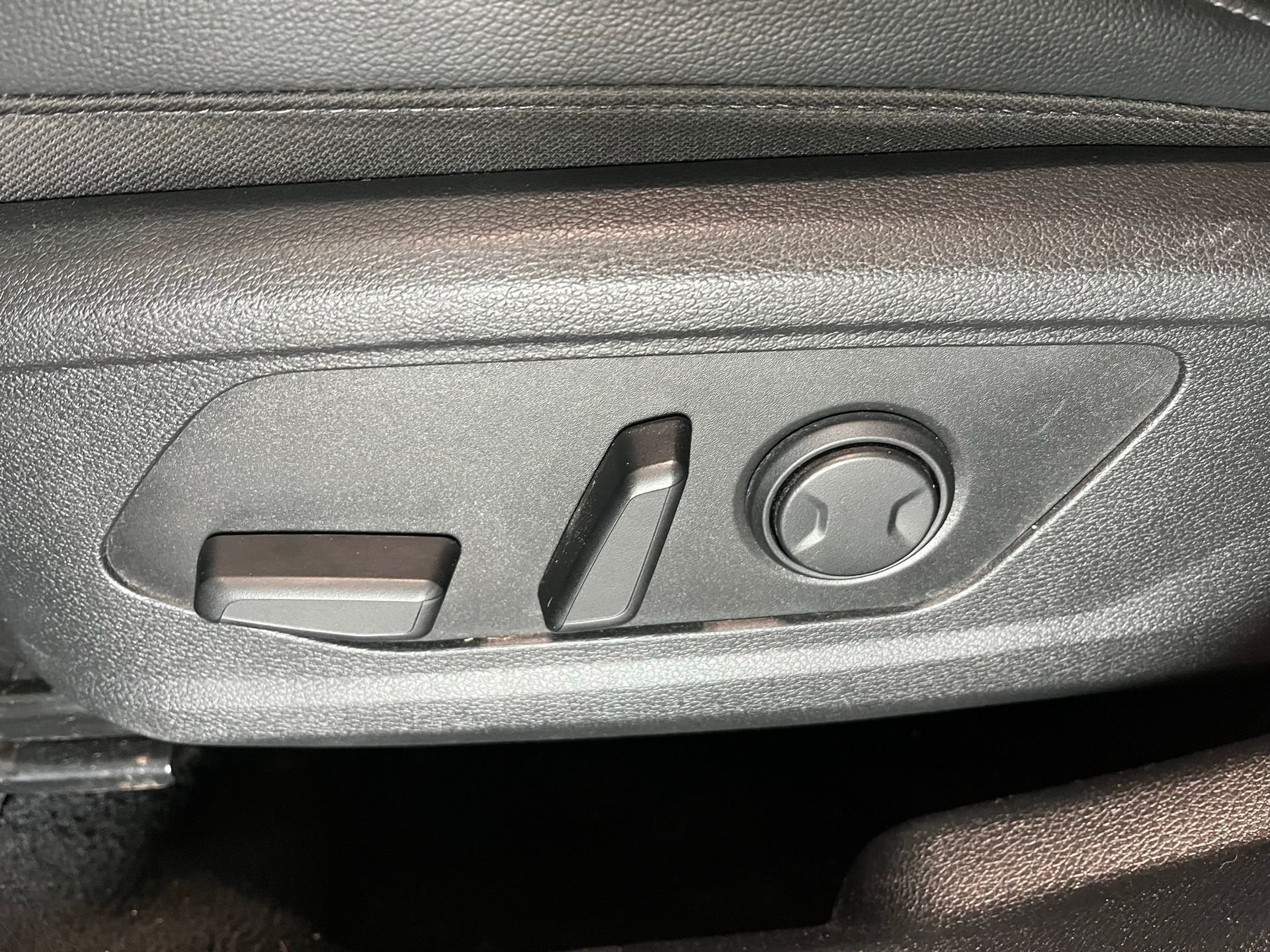 Used 2024 Green Kia X-Line image 16