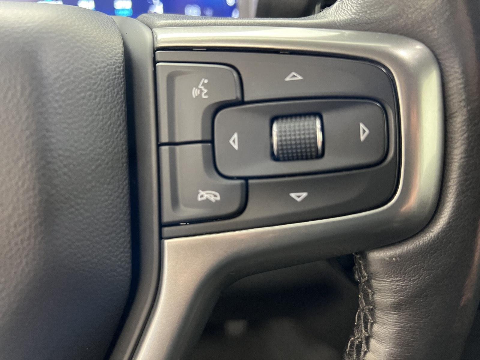 Used 2022 Northsky Blue Metallic Chevrolet LT image 25