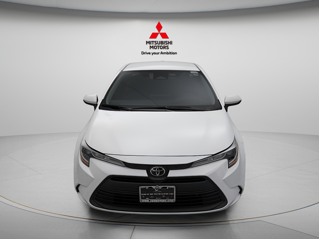 Used 2024 Ice Toyota LE image 5