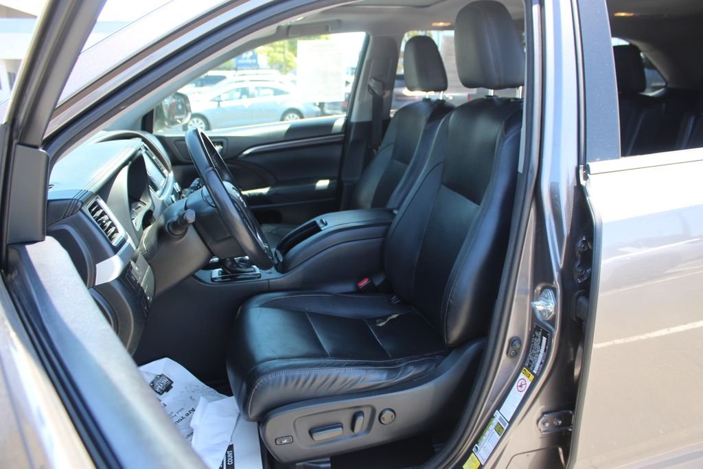Used 2014 Gray Toyota Limited image 13