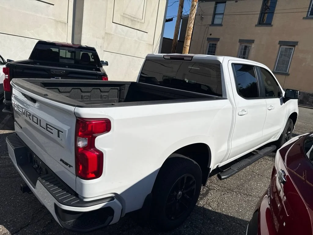 Used 2021 SUMMIT WHITE Chevrolet RST image 6
