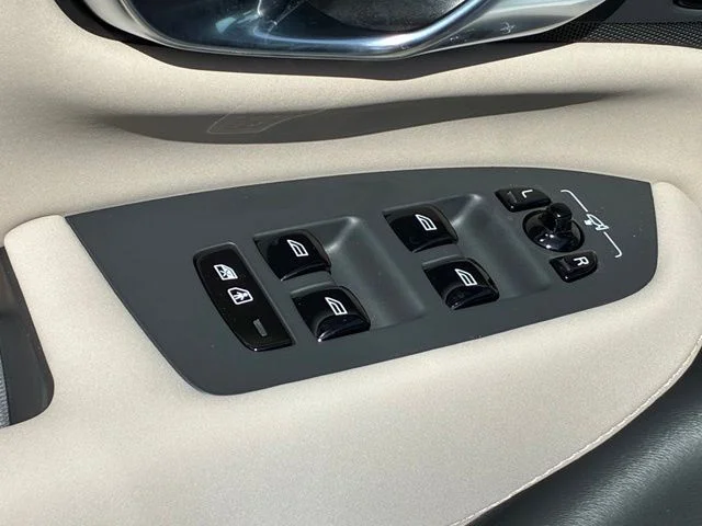 New 2026 Crystal White Volvo Plus image 18