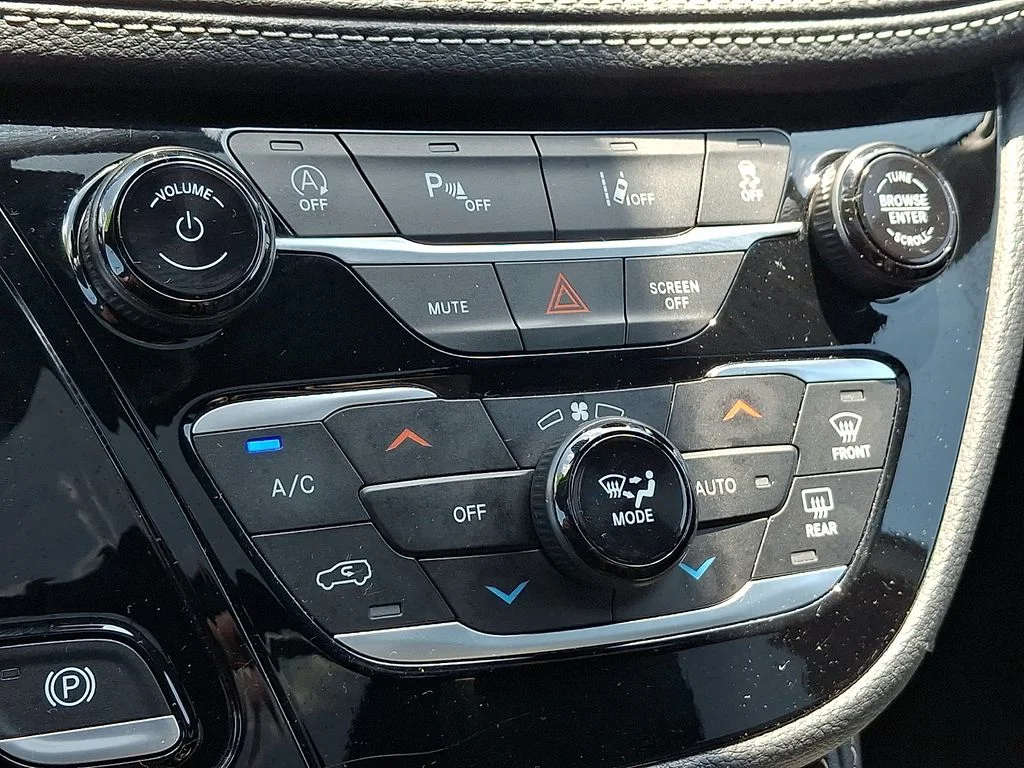 Used 2025 Black Chrysler Limited image 17