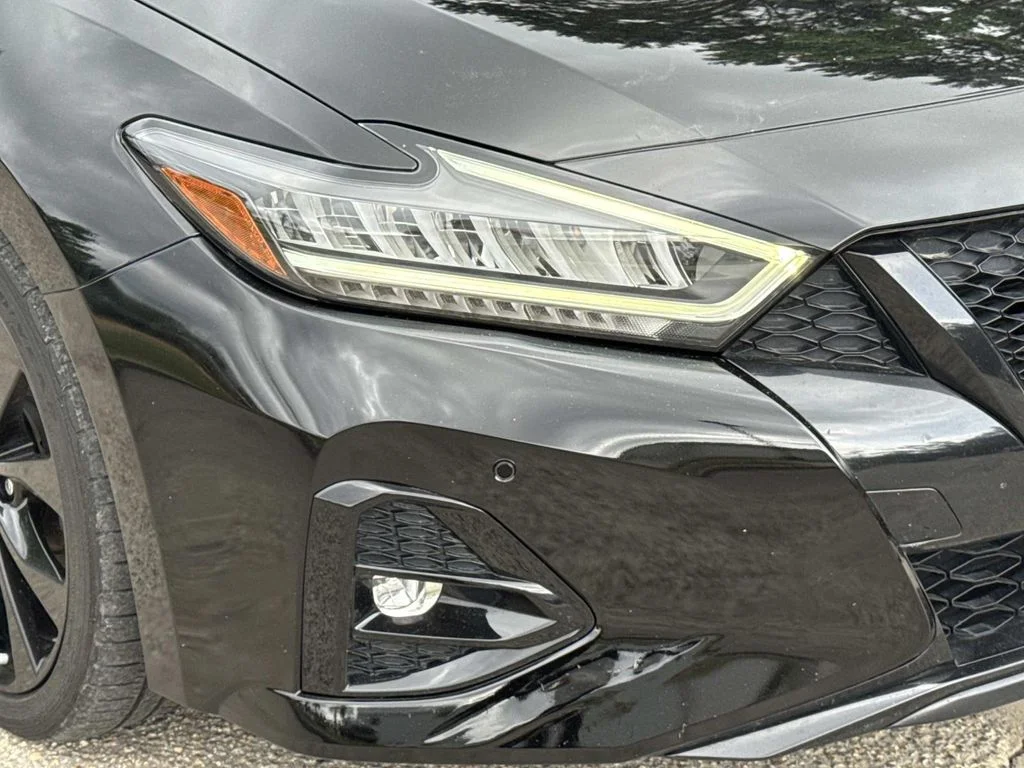 Used 2023 Black Nissan SR image 2