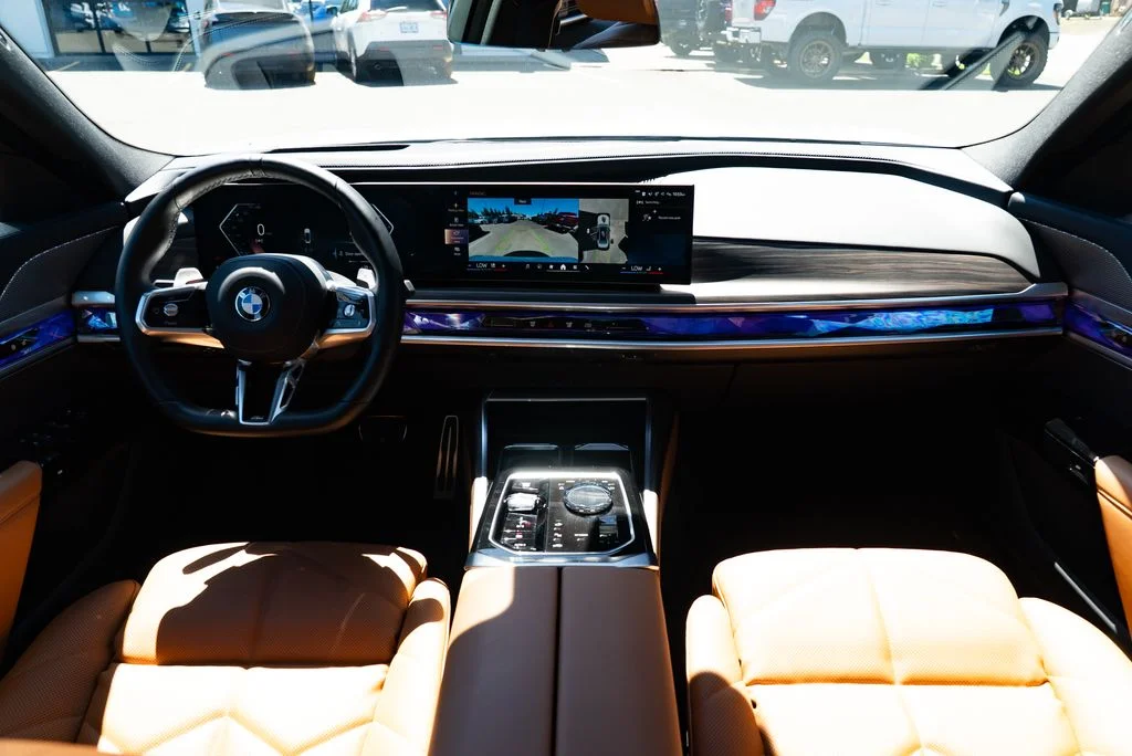 Used 2025 White BMW 740i xDrive image 9