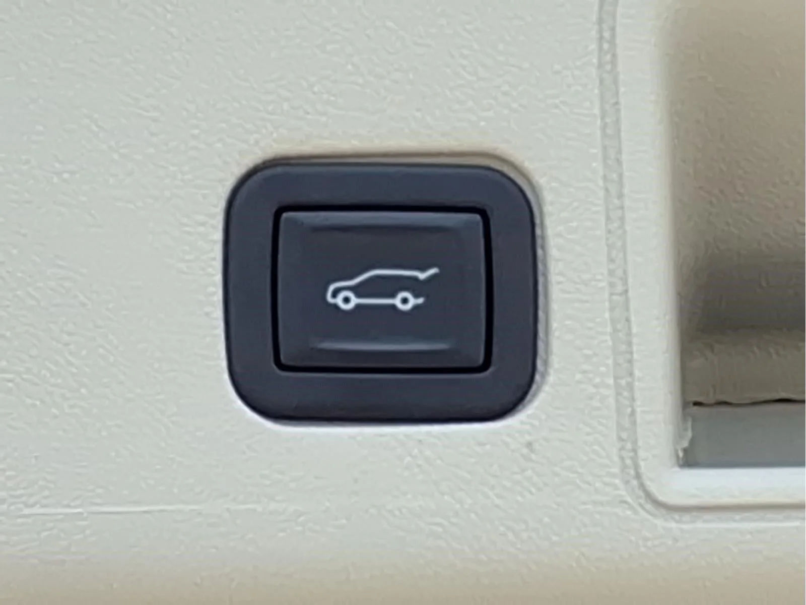 Used 2024 Summit White GMC Denali image 11