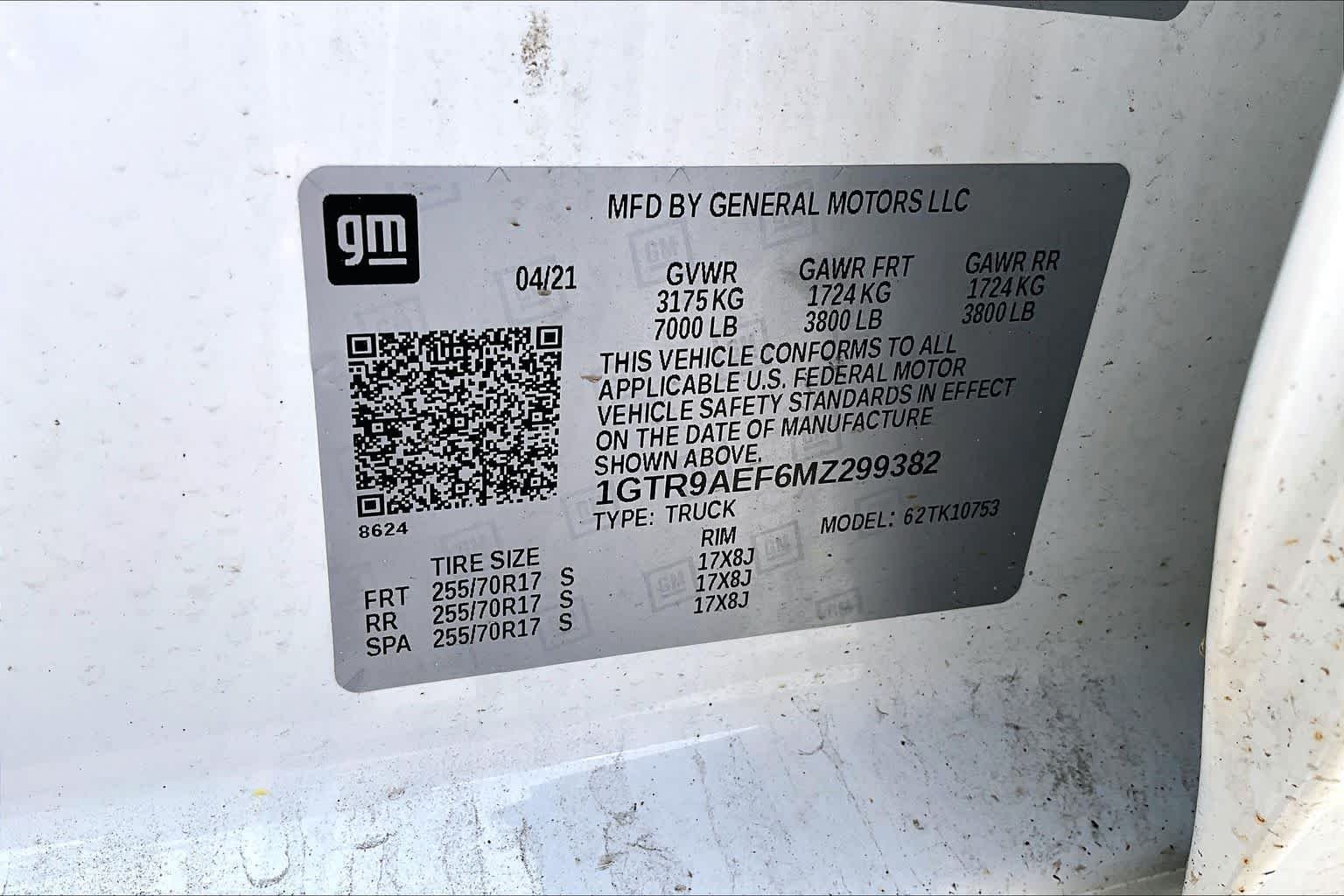 Used 2021 Summit White GMC  image 30
