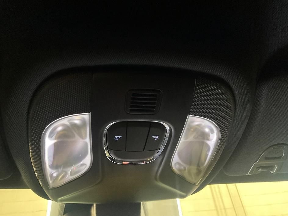 Used 2023 White Jeep Sport image 26