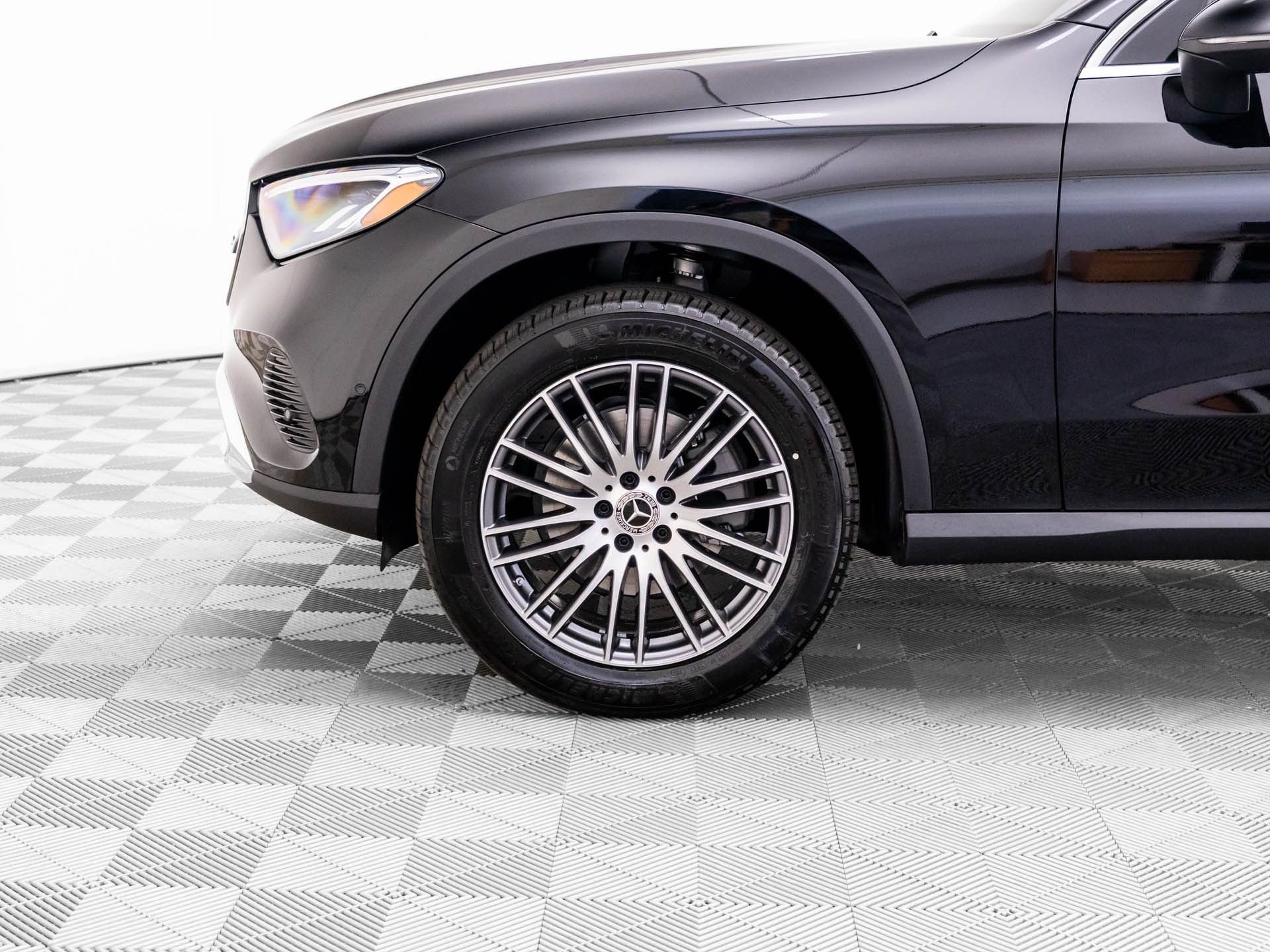 New 2026 Black Mercedes-Benz GLC 300 image 36