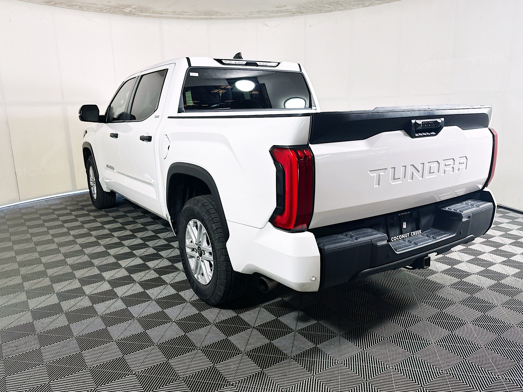 Used 2025 Ice Toyota SR5 image 5