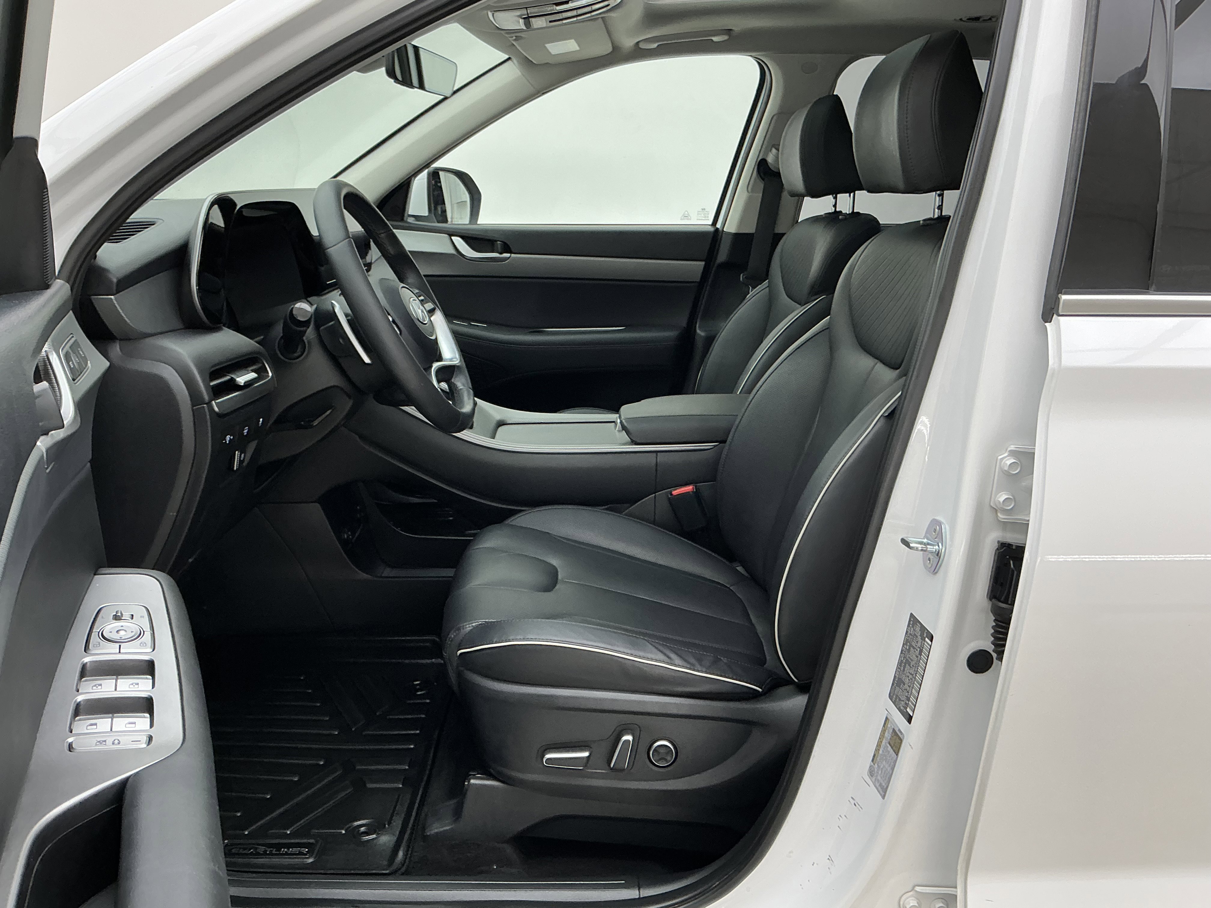 Used 2023 Hyper White Hyundai SEL image 17