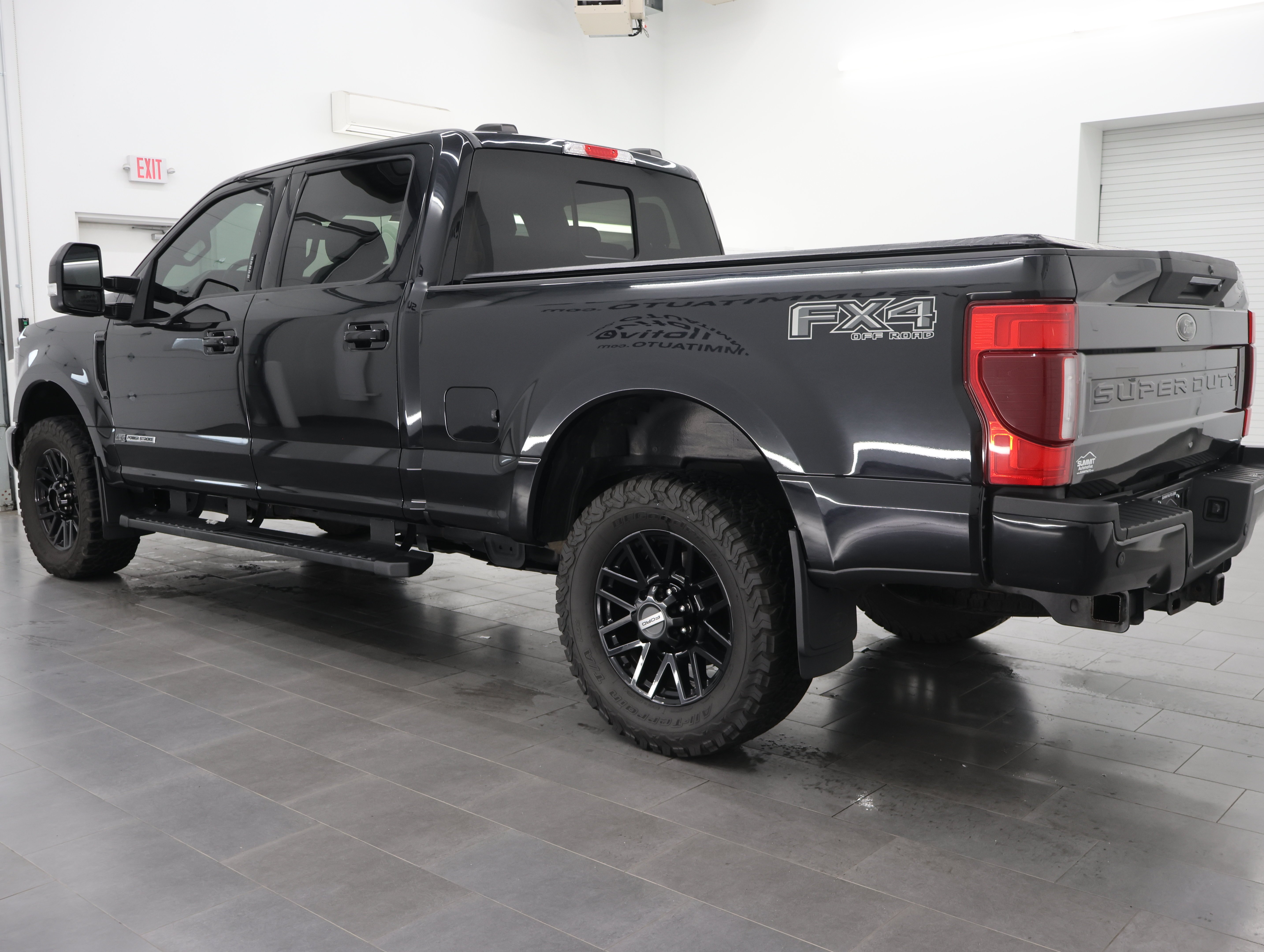 Used 2022 Agate Black Metallic Ford 4x4 Crew Cab Lariat w/Fx4: CREW-SHORT-LARIAT ULTIMATE-BLACK-FX4-6.7L DIESEL-NAV-PANO image 6