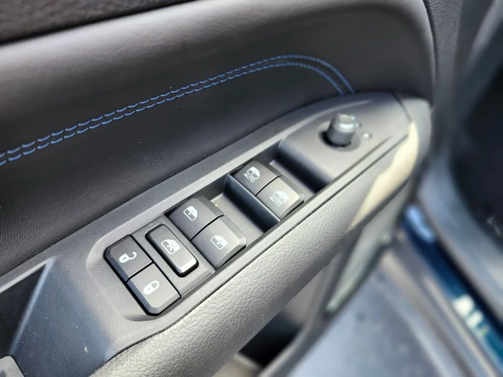 New 2026 Fathom Blue Pearl Coat Jeep Latitude image 17