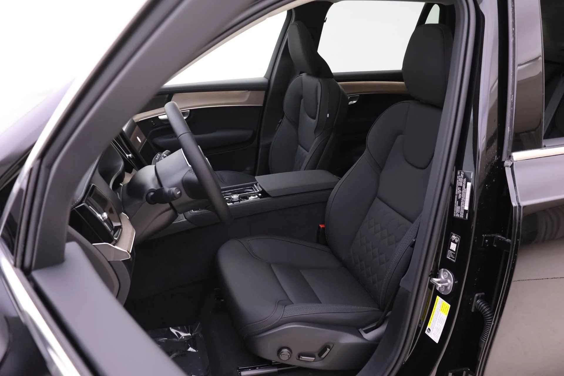 New 2026 Onyx Black Volvo Plus image 7