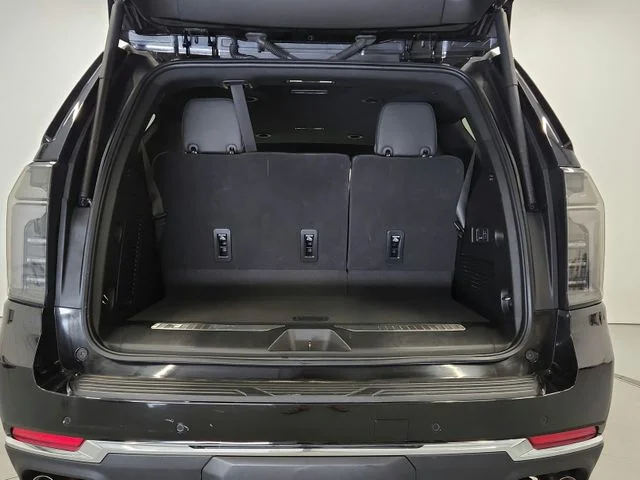 Used 2025 Black Chevrolet Premier image 33