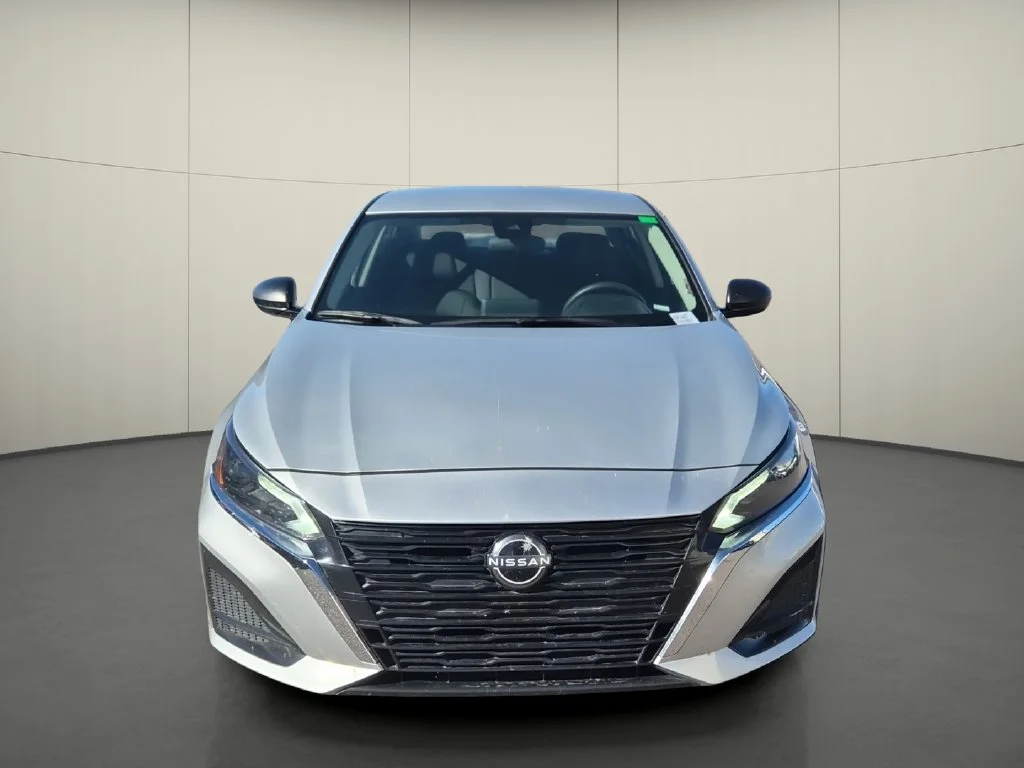 Used 2024 Silver Nissan 2.5 SV image 2