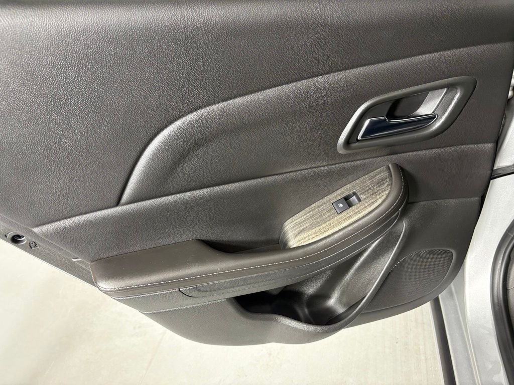 Used 2015 Silver Chevrolet LT image 33