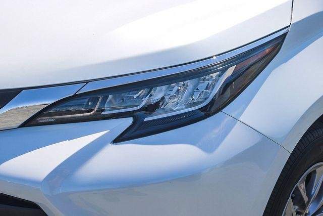 Certified Used 2023 PLATINUM WHITE PEARL MC. Toyota  image 4
