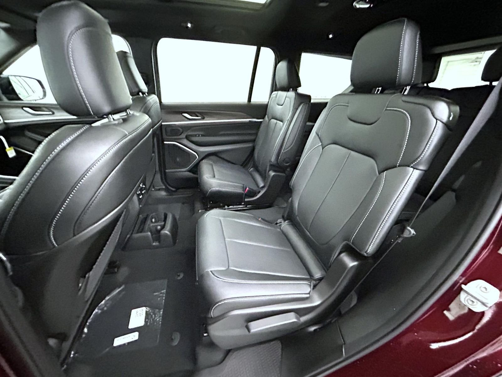 New 2026 Velvet Red Pearl-Coat Exterior Paint Jeep Limited Reserve image 21
