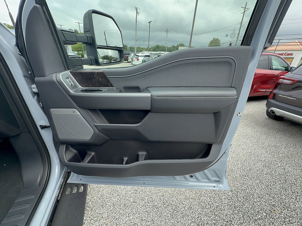 New 2026 Glacier Gray Metallic Tri-Coat Ford F-250® Lariat® image 24