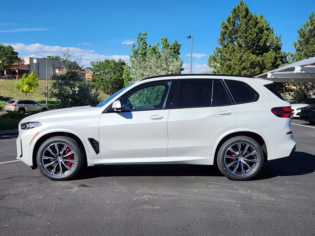 New 2026 Mineral White Metallic BMW xDrive40i image 2