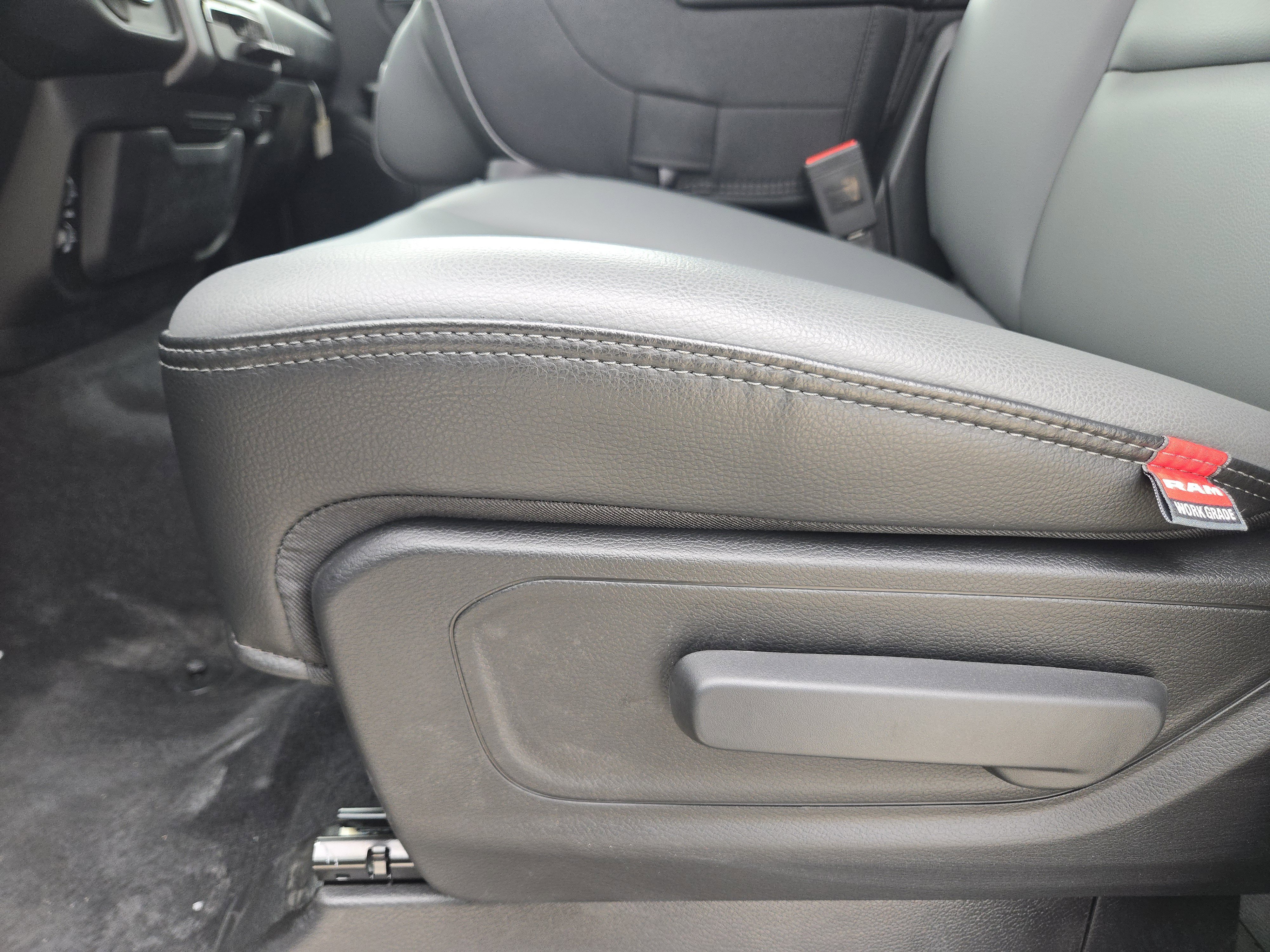 New 2026 Bright White Clear-Coat Exterior Paint RAM Tradesman image 19