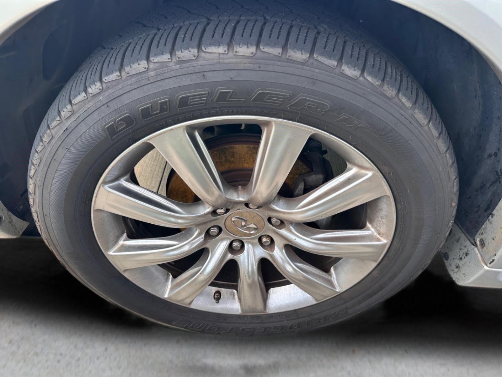 Used 2011 Liquid Platinum INFINITI 8-passenger image 23