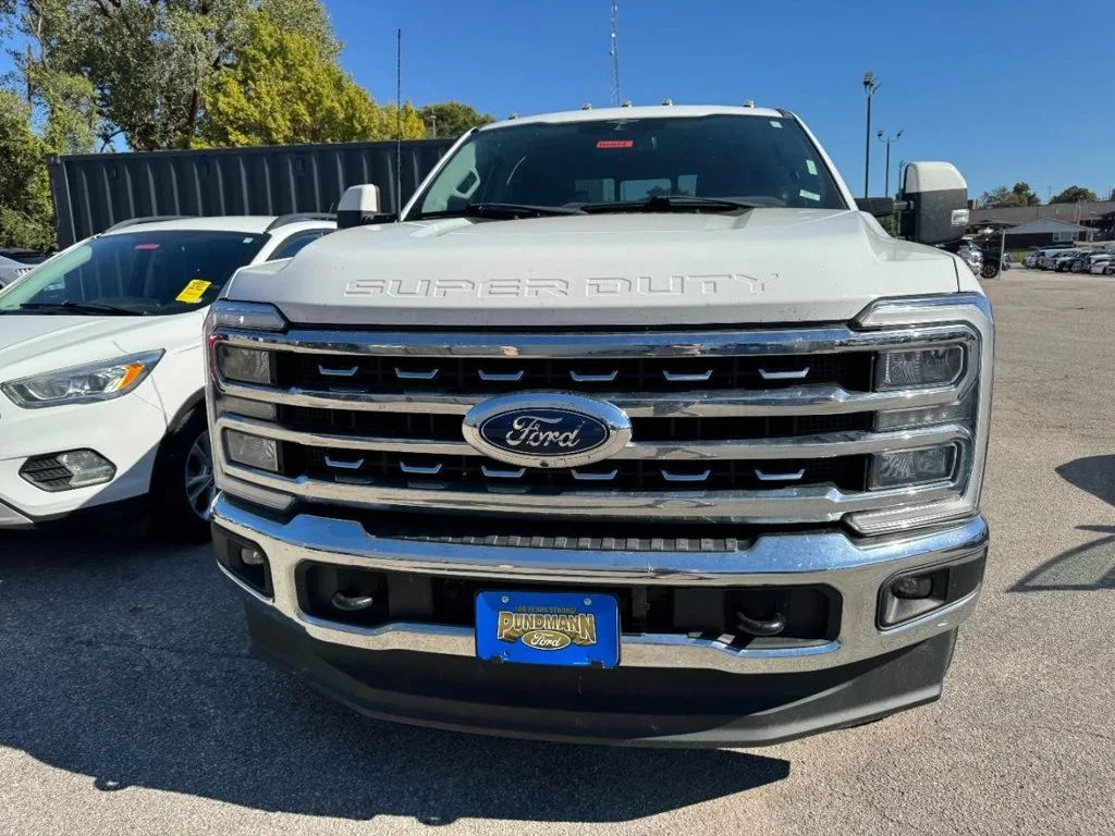 Used 2023 Oxford White Ford Lariat image 3