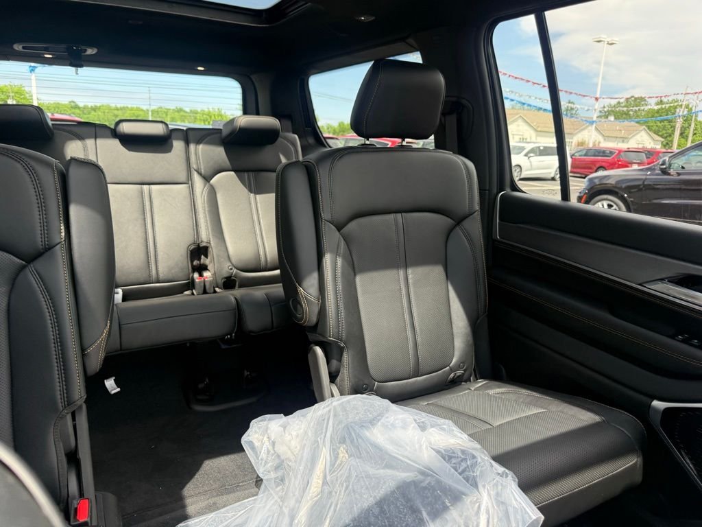 New 2026 Bright White Clear-Coat Exterior Paint Jeep 85th Anniversary Edition image 62