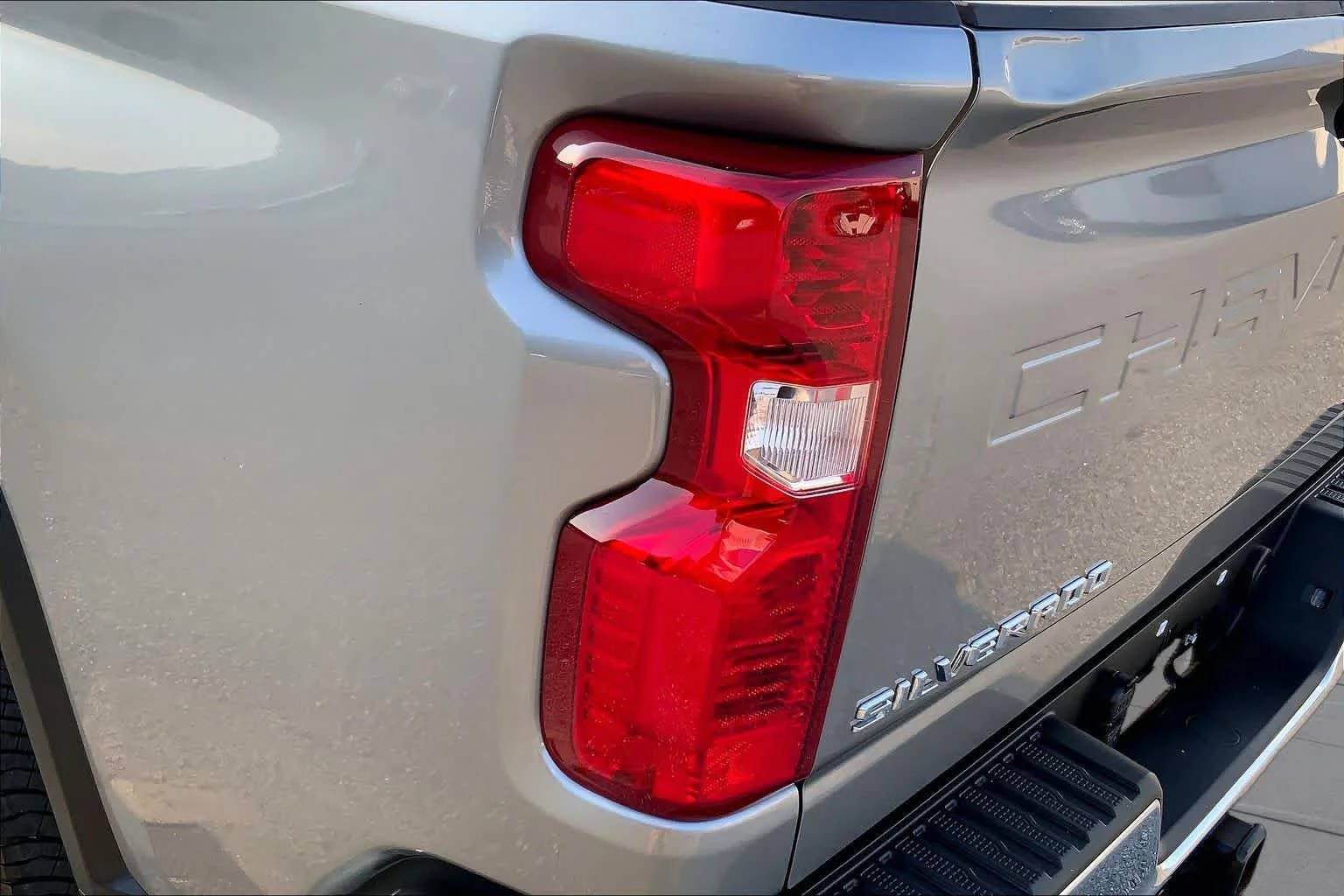 Used 2025 Sterling Gray Metallic Chevrolet LT image 27