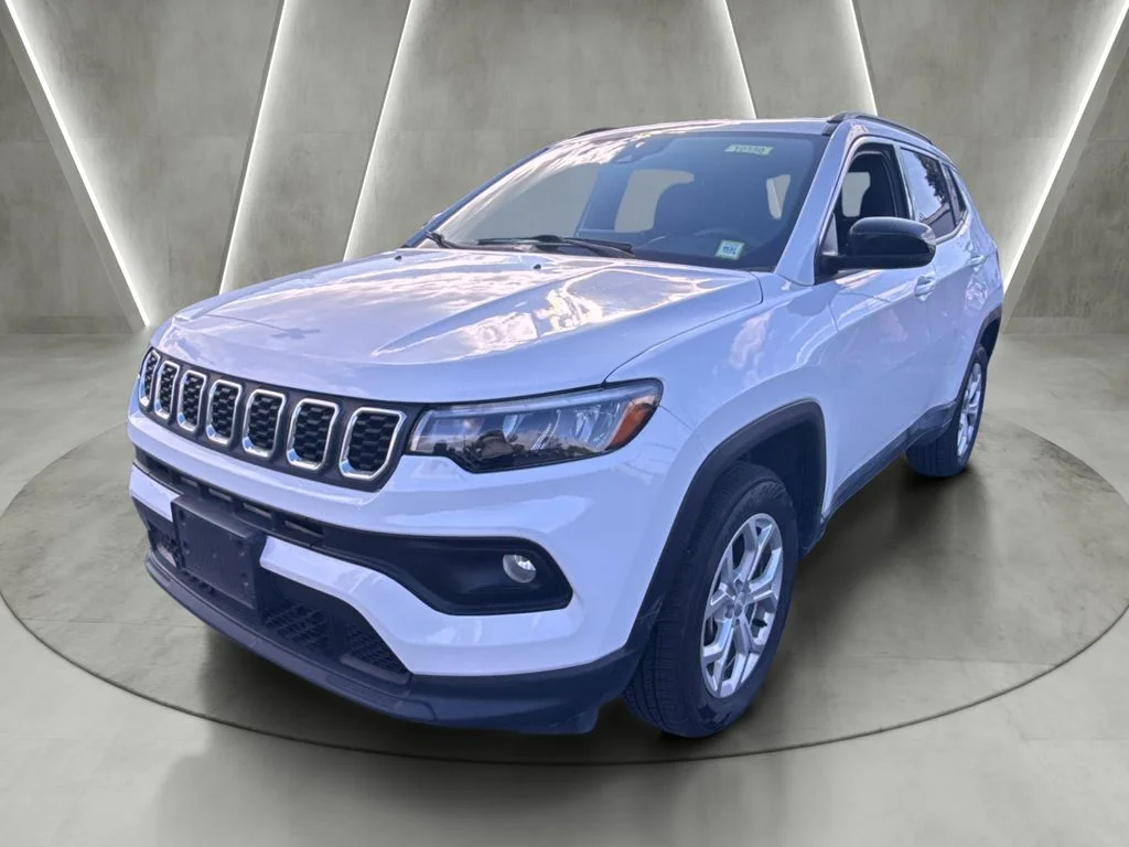 Used 2024 White Jeep Latitude image 7