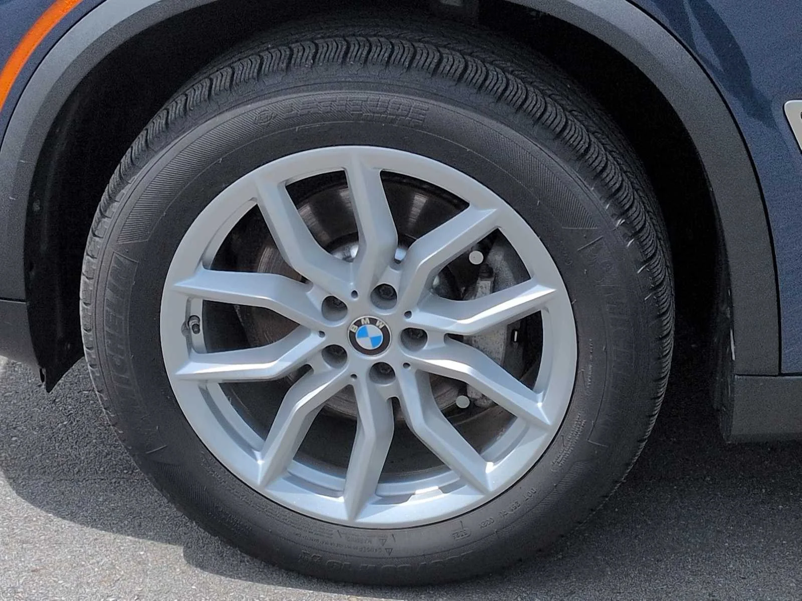 Used 2019 Phytonic Blue Metallic BMW xDrive40i image 14