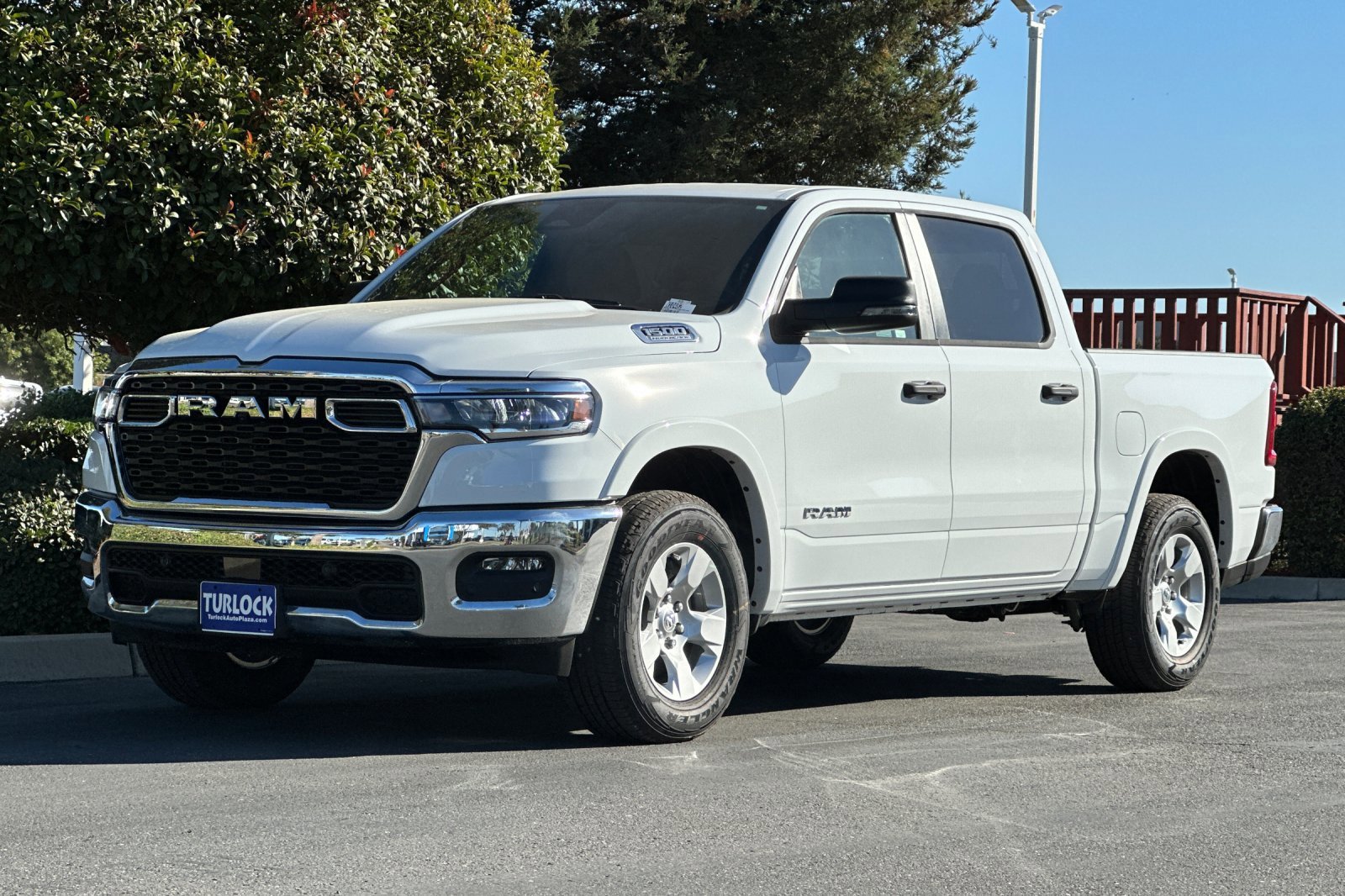 New 2026 Bright White Clear-Coat Exterior Paint RAM Big Horn/Lone Star image 8