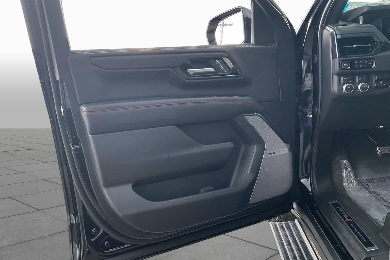 Used 2025 Onyx Black GMC AT4 Ultimate image 21