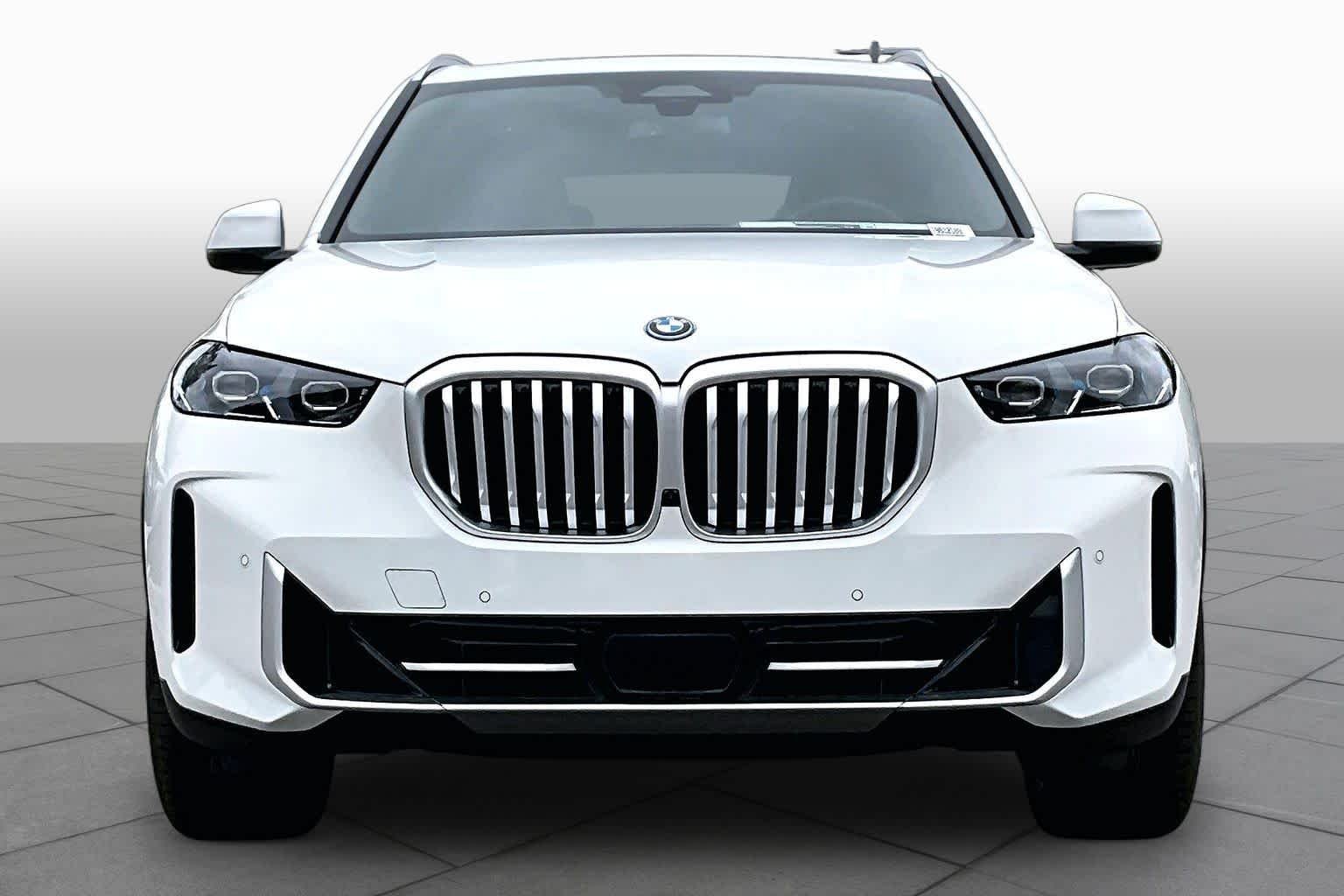 New 2026 Alpine White BMW xDrive50e image 3