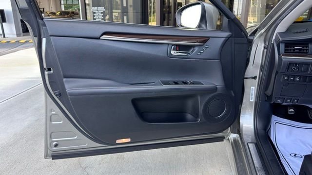Used 2017 Atomic Silver Lexus 300h image 16