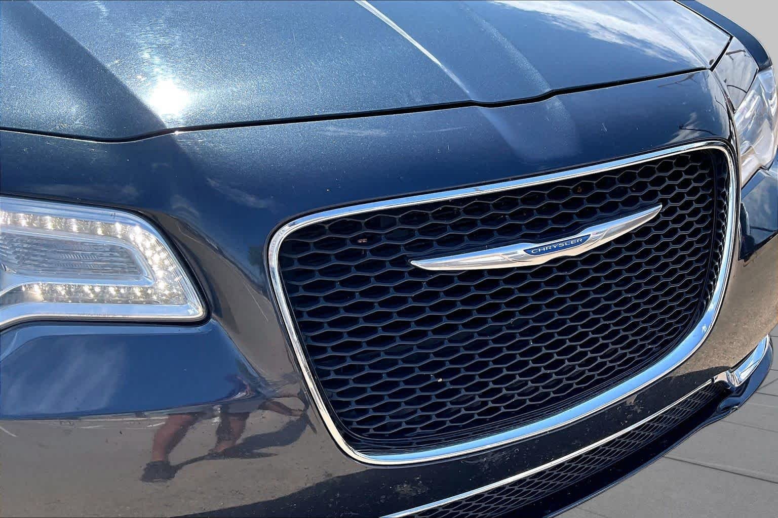 Used 2018 Maximum Steel Metallic Clearcoat Chrysler Touring L image 30