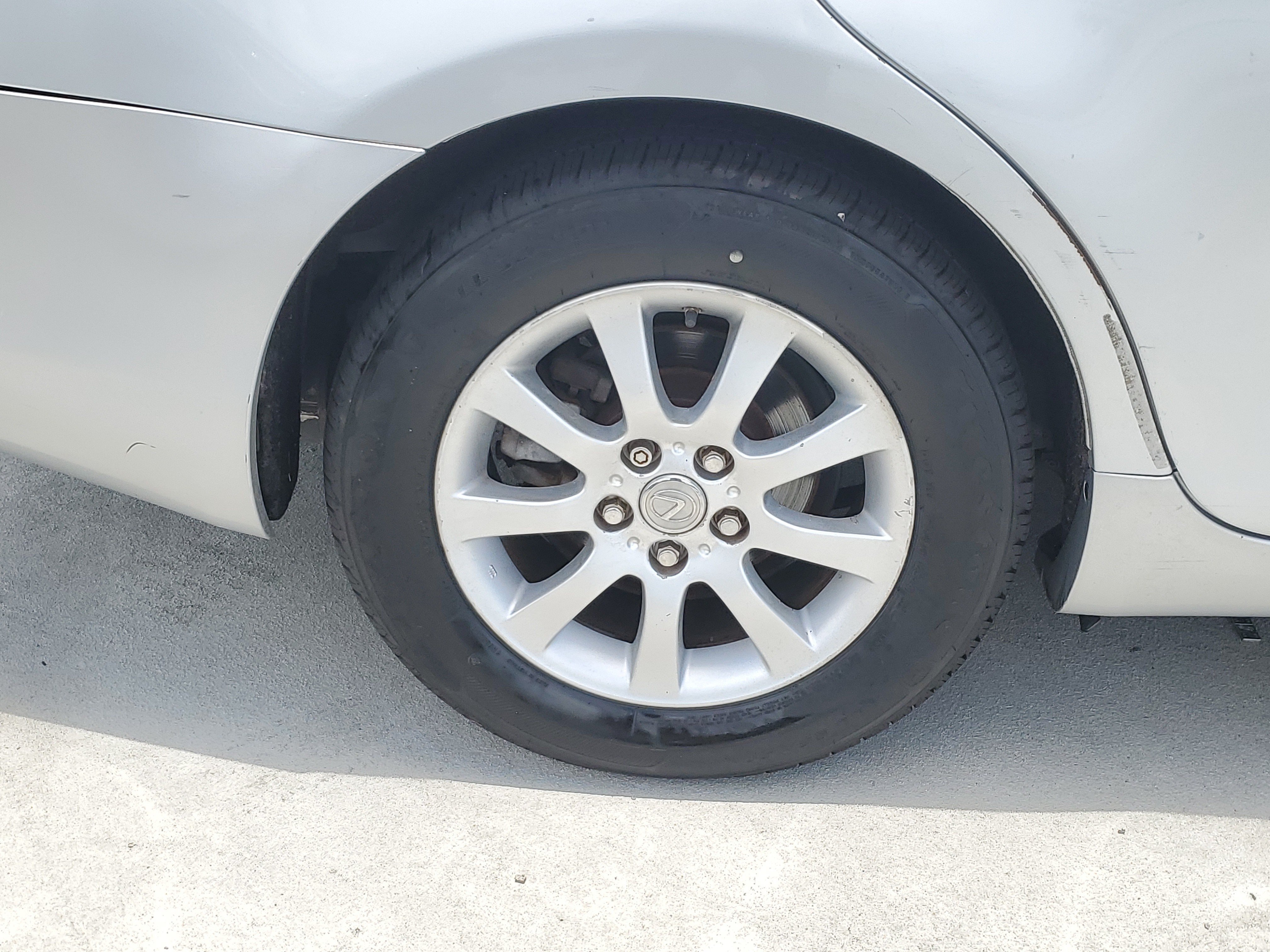 Used 2007 Silver Toyota LE image 7