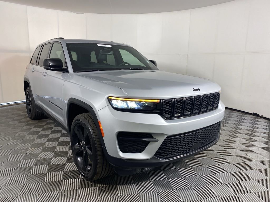 Used 2024 Silver Jeep Altitude X image 20