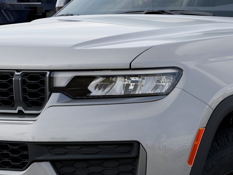 New 2026 Silver Zynith Exterior Paint Jeep Laredo Altitude image 26