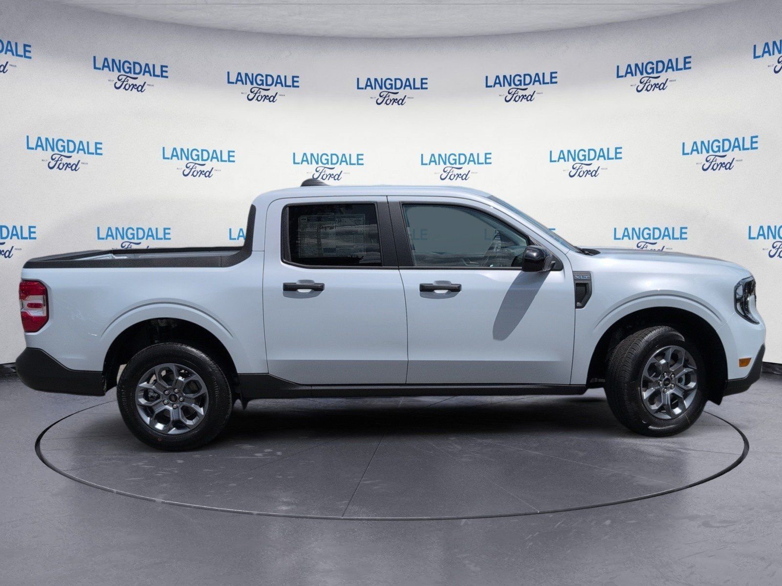 New 2026 Space White Metallic Ford XLT image 3