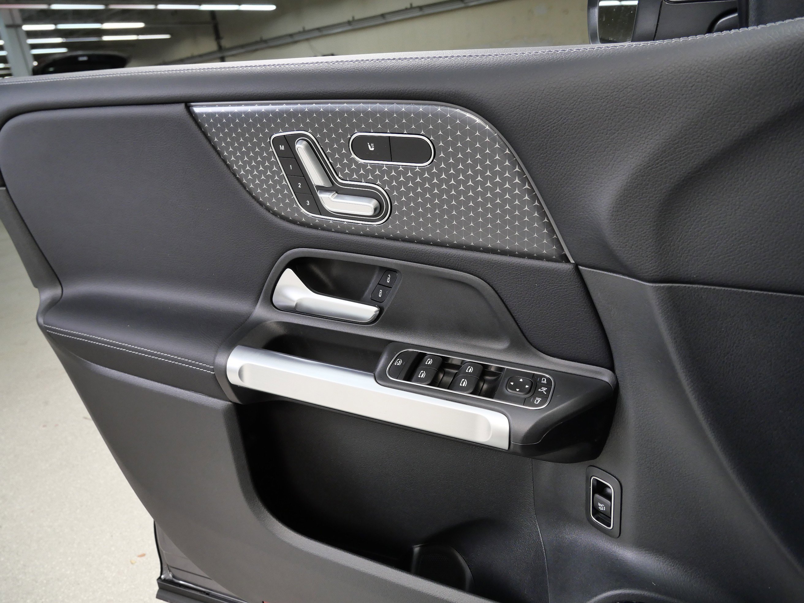 New 2026 Mountain Grey Metallic Mercedes-Benz GLB 250 image 13