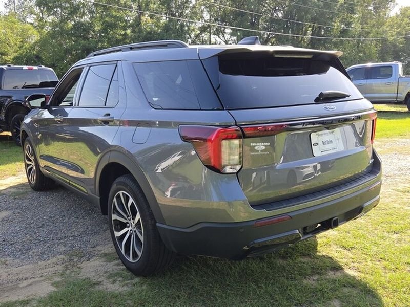 Used 2025 Carbonized Gray Metallic Ford ST-Line image 12
