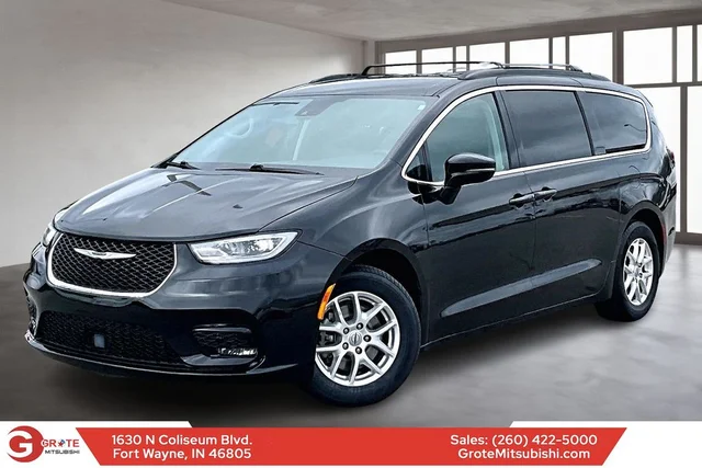 2022 Chrysler Pacifica Touring L's photo